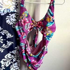 Time and tru swimsuit. Size XL. Tie in the middle can be styled multiple ways.